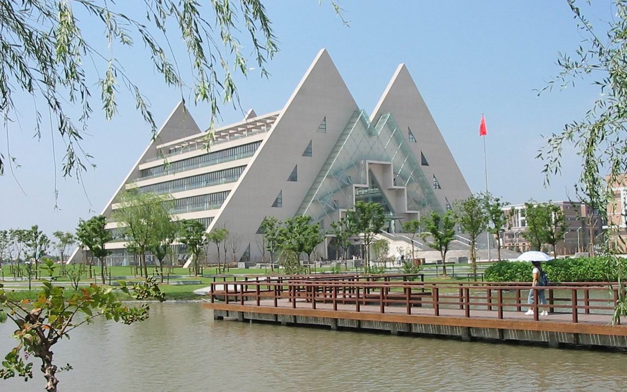 欢迎报考上海工程技术大学机械与汽车工程学院