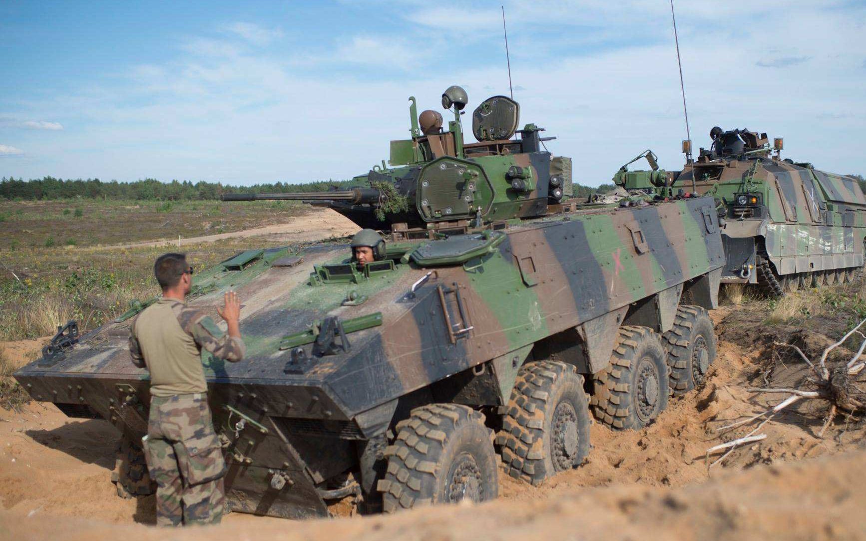 法国现役装甲车图片