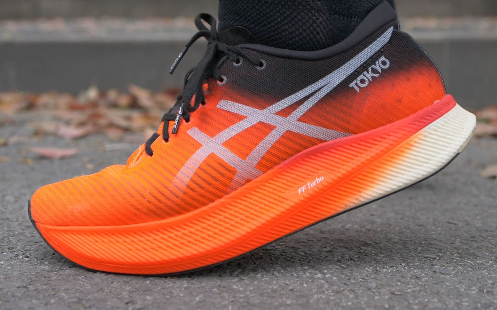 ep734_asics metaspeed sky 23公里初体验:靠回弹和