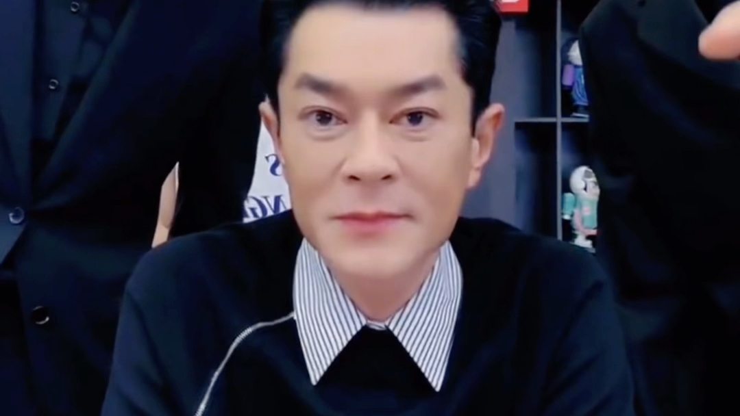 近日古天乐 出席活动,有网友发现古天乐的眉毛好奇怪,你们认同吗