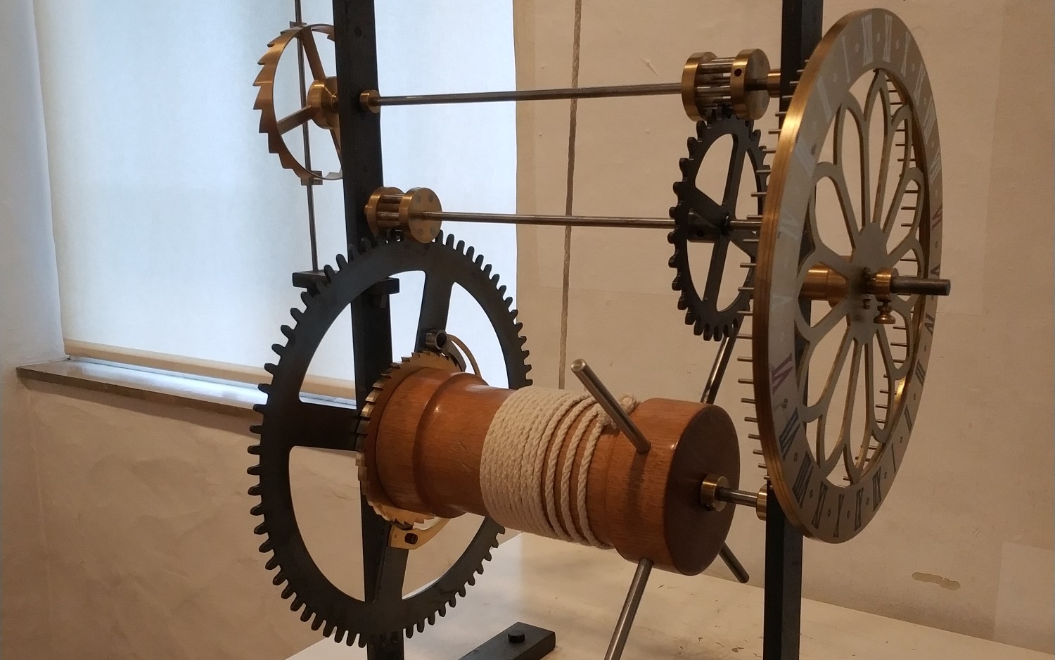 原始座钟的擒纵轮机构