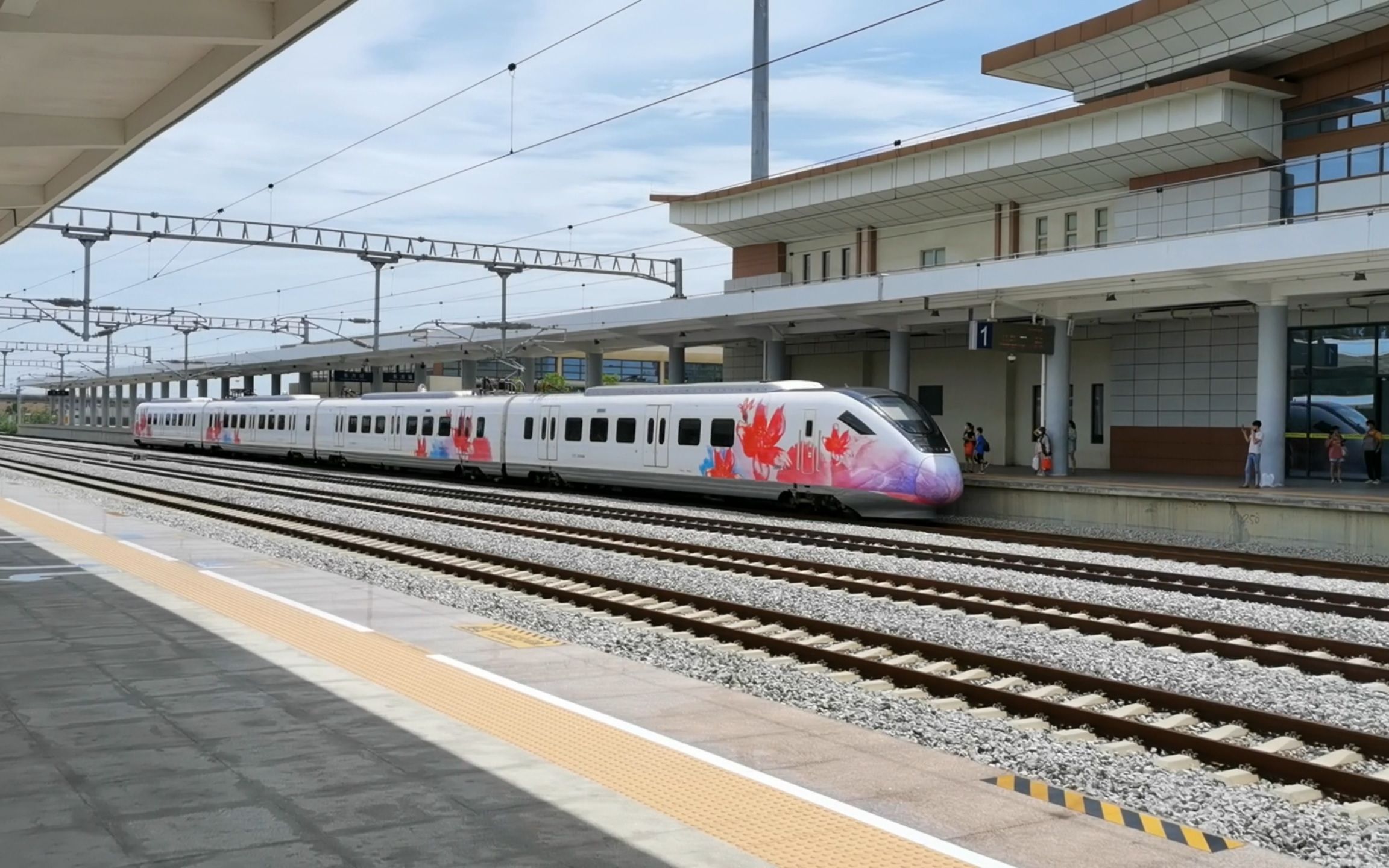 海口市域列车crh6f-a动车组0461号编成担当的三亚——美兰c7374次列车