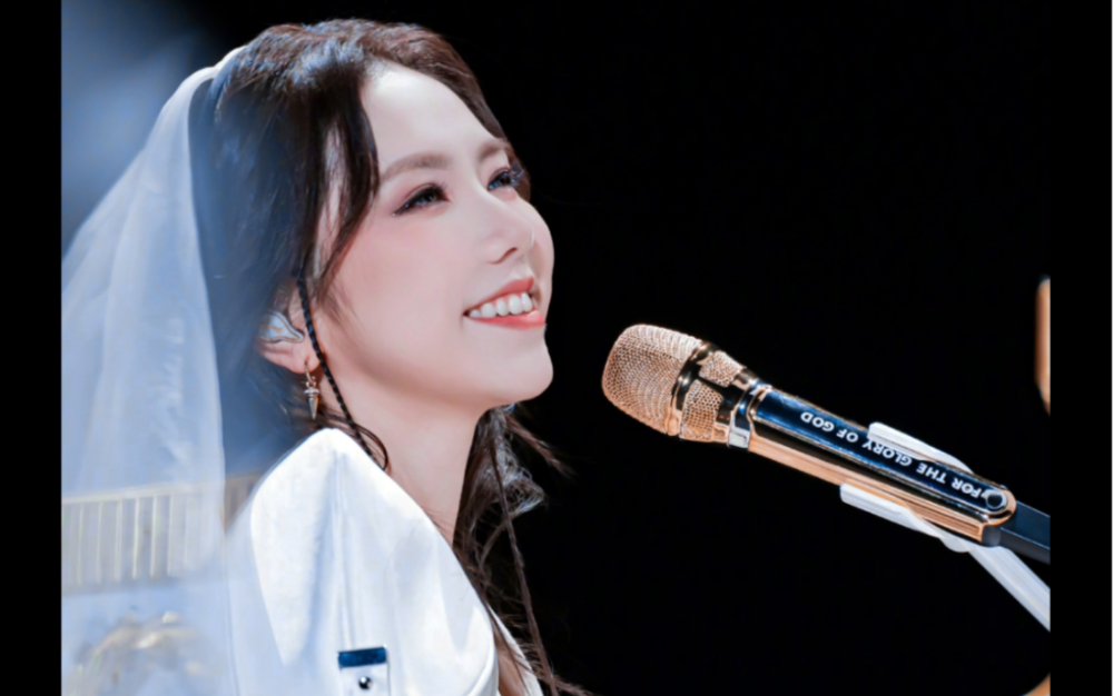 邓紫棋演唱会封神的三张图!