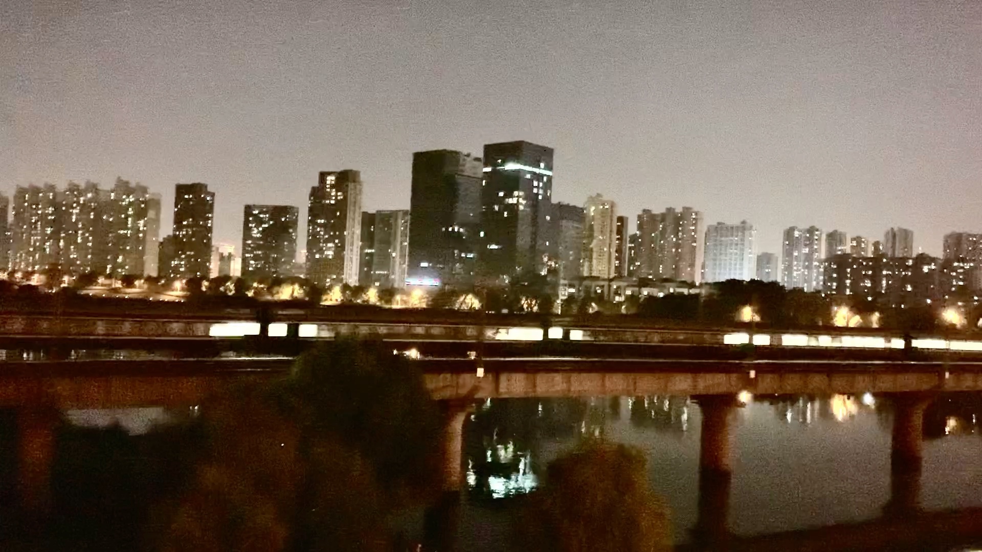 t370次列车通过浏阳河