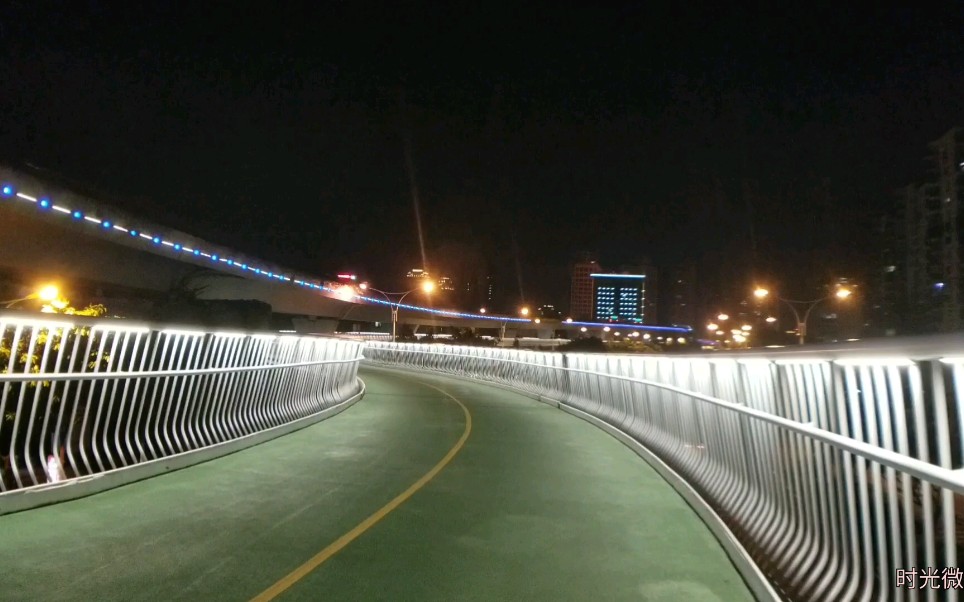 厦门的空中自行车道的夜景,有种不一样的美,这样的美景你感受过么