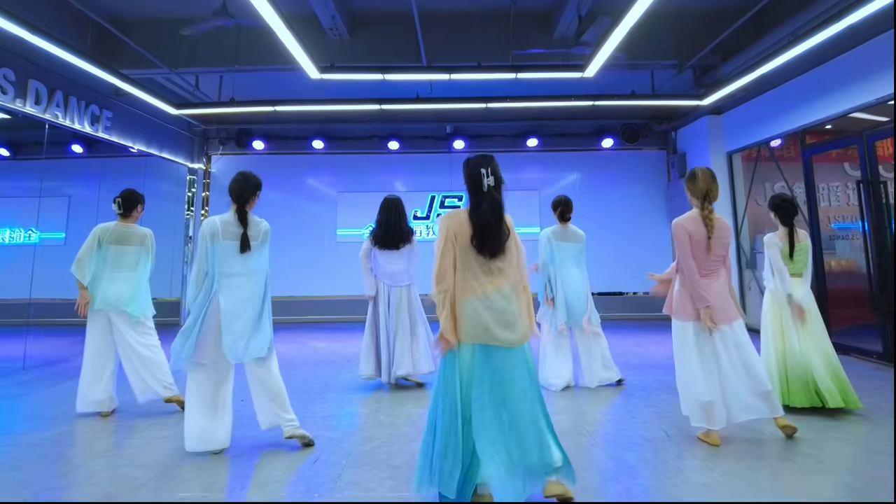 舞蹈教室里的古风少女们!