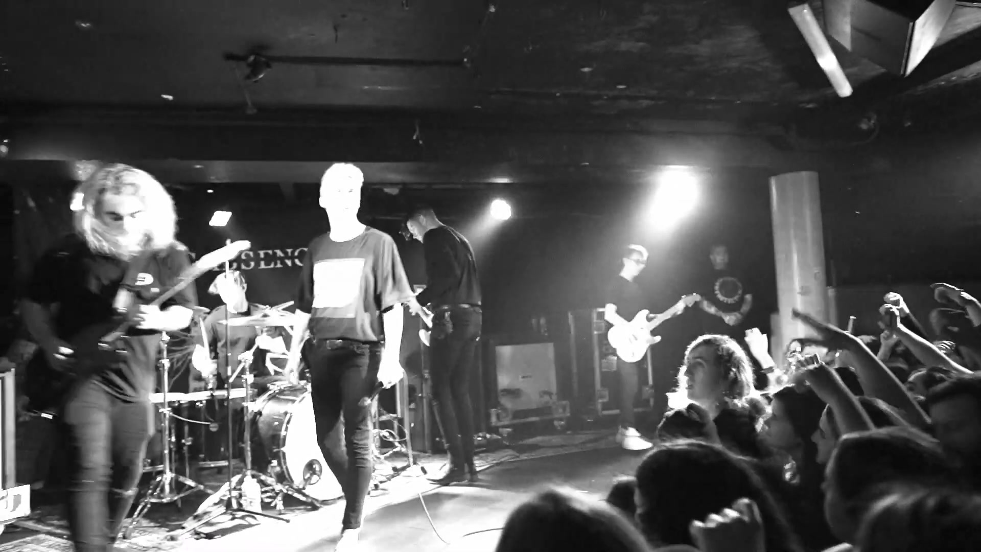 [图]后核现场版Holding Absence - Your Love (Has Ruined My Life) (Official Live Video)