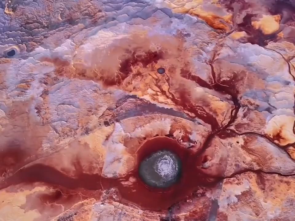 青海艾肯泉"天使之眼"