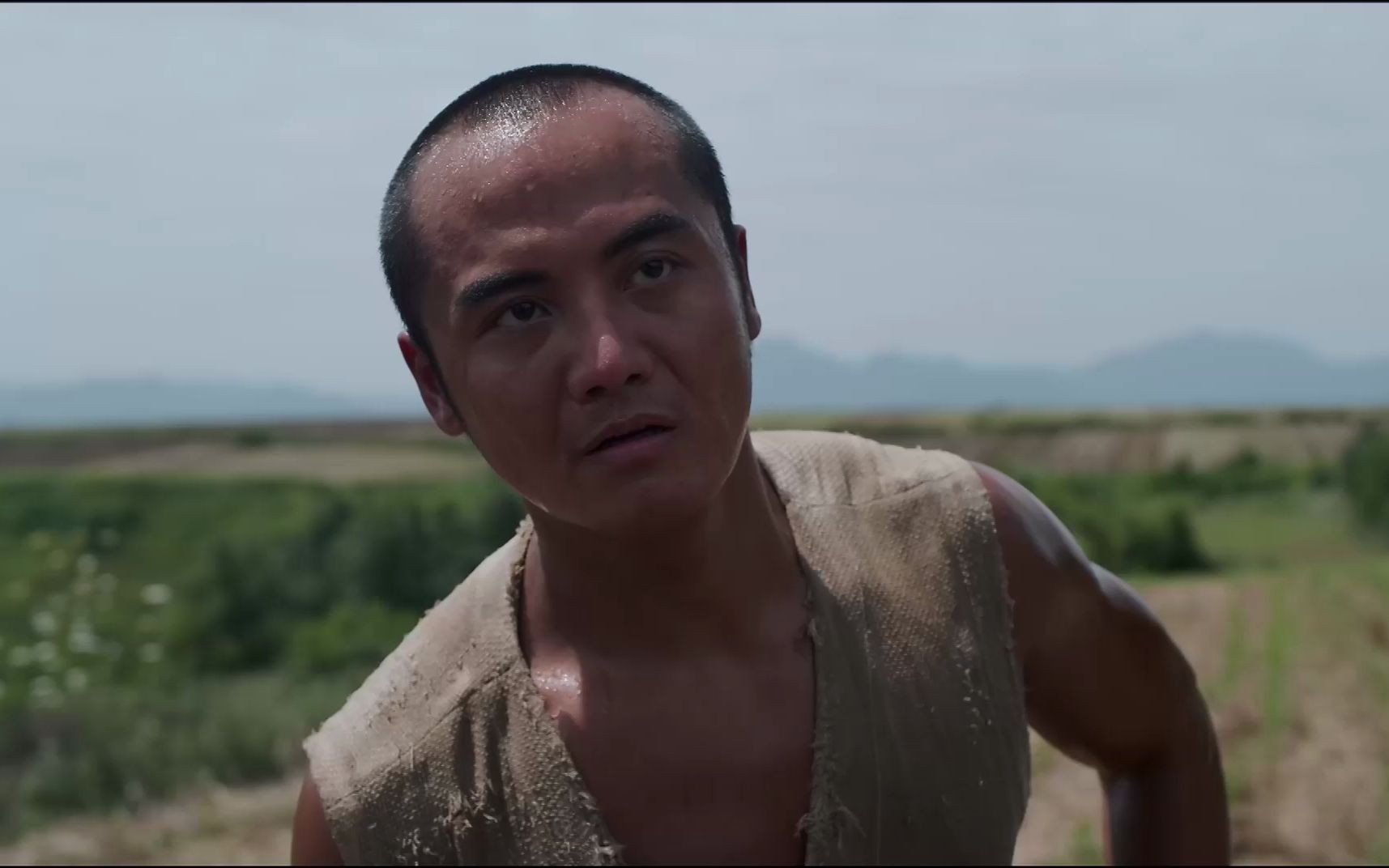 黑娃到地里找白嘉轩,想让小娥进祠堂拜祖宗