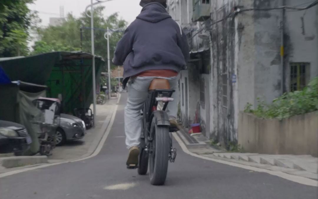 正步电动车:新款电动车上市,外形硬朗,速度可达50km/h,爬坡有劲,防盗出色哔哩哔哩bilibili