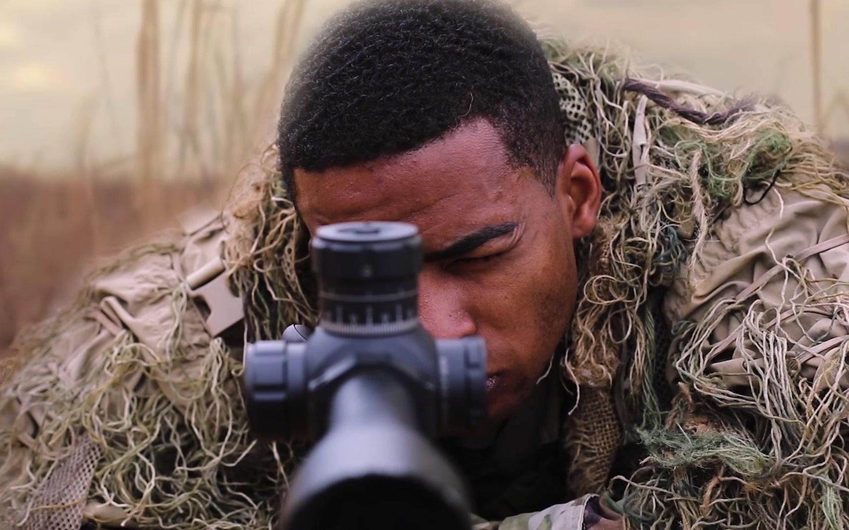 美军狙击手精确射击训练一个完美的镜头