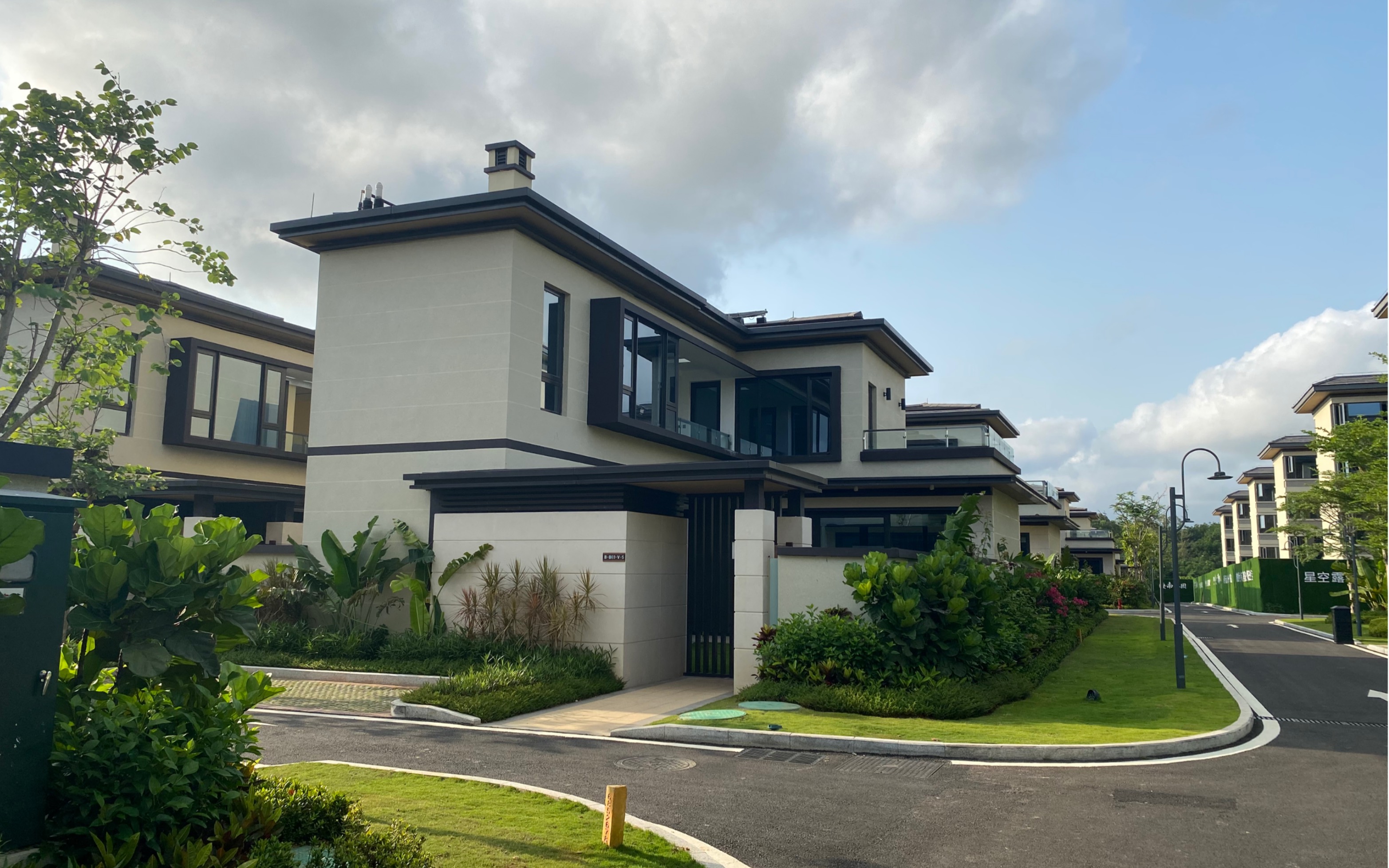 海南万宁精装独栋别墅,标准的前庭后院,业主收房很满意_哔哩哔哩 (゜