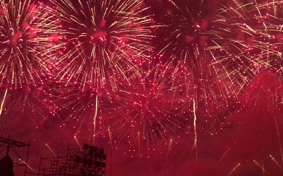 lfc焰火比赛收尾-6寸礼花弹300发齐上