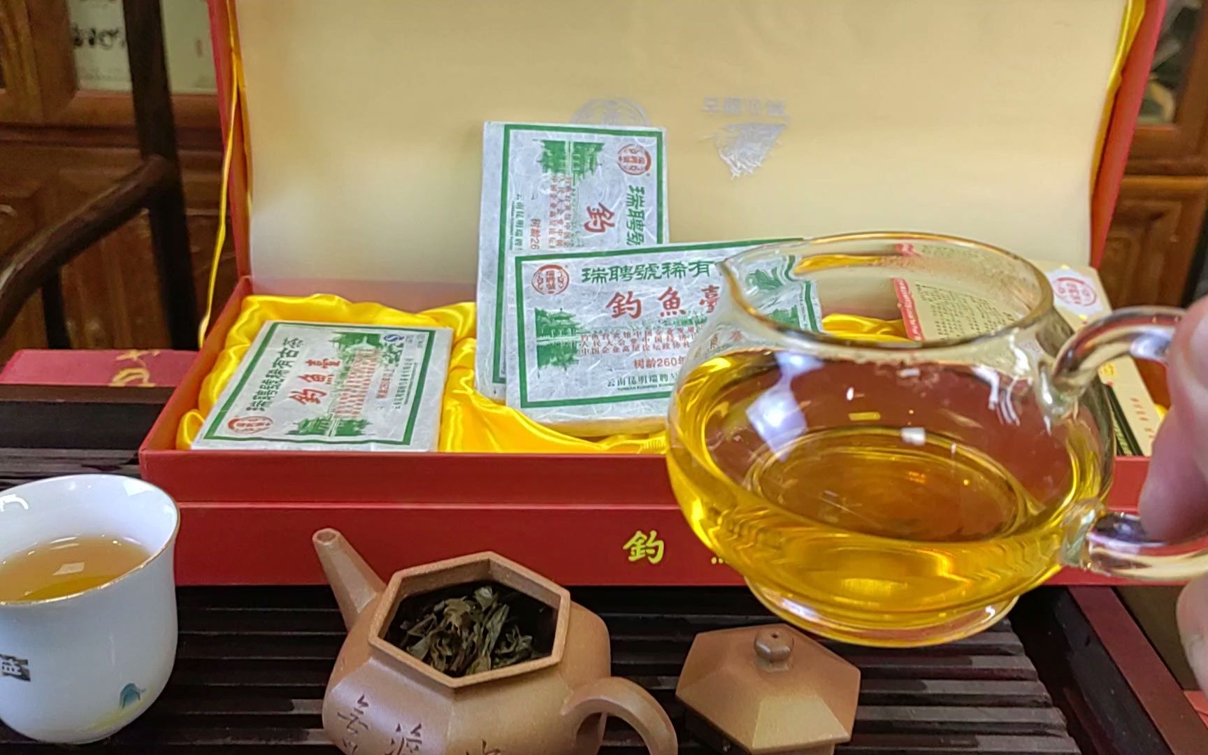 2013年瑞聘号钓鱼台经济论坛指定用茶,春节送礼合适!