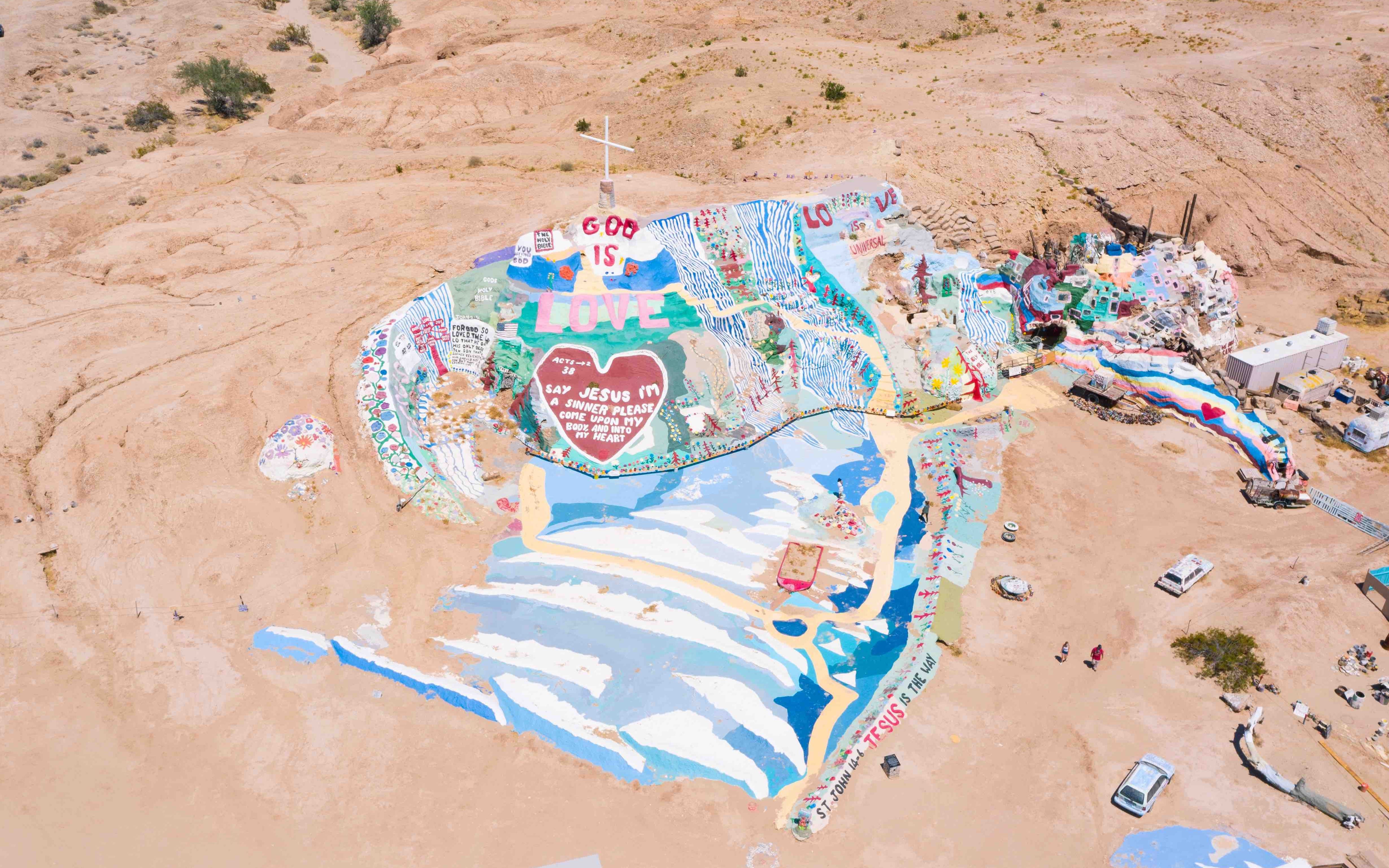 [图]愛的救贖: God is Love❤️ 救贖山之旅 Salvation Mountain [4K Ultra HD Epic Drone Footage]