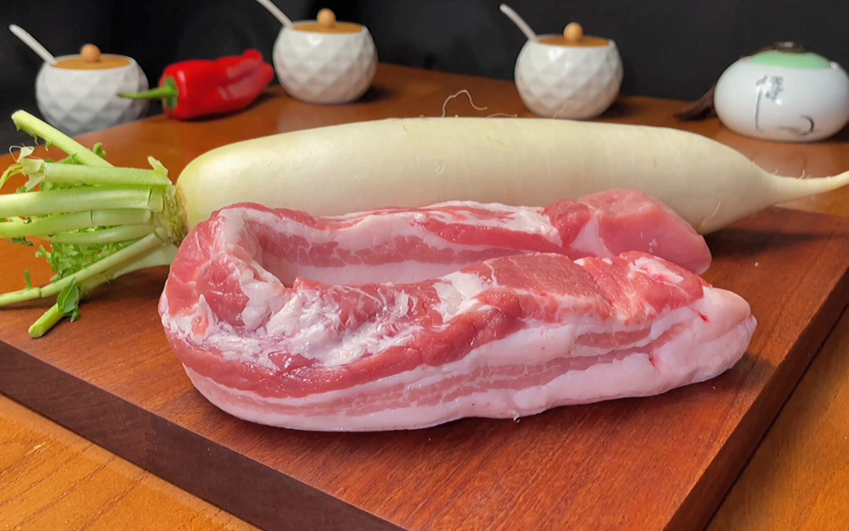 天冷了要多吃萝卜加一块五花肉教你好吃做法汁多味美有营养