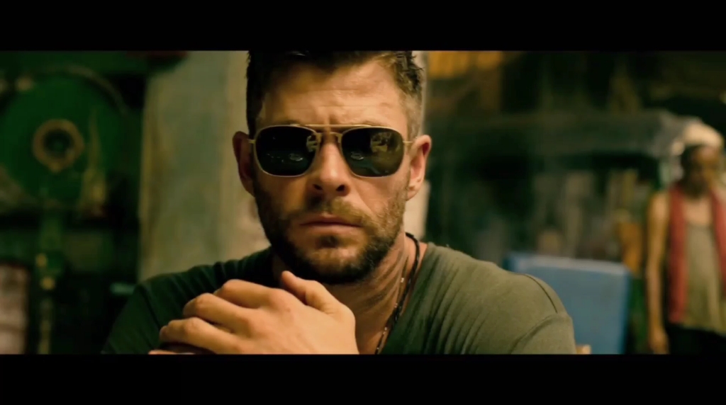 《克里斯》经典枪战片,雷神就是帅,枪也打的好,更重要的是会玩锤子.