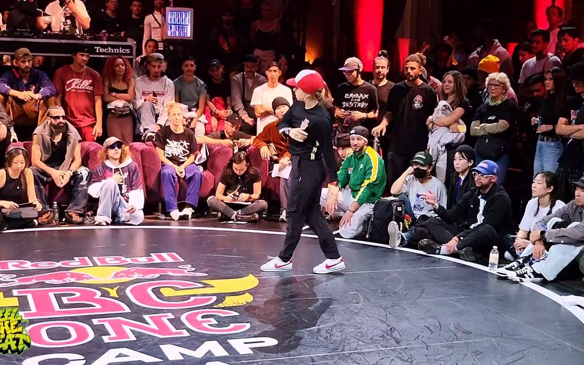 [图]B GIRL ALESSANDRINA VS B GIRL PAULINA-RED BULL BC ONE CAMP USA LAST CHANCE CYPHE