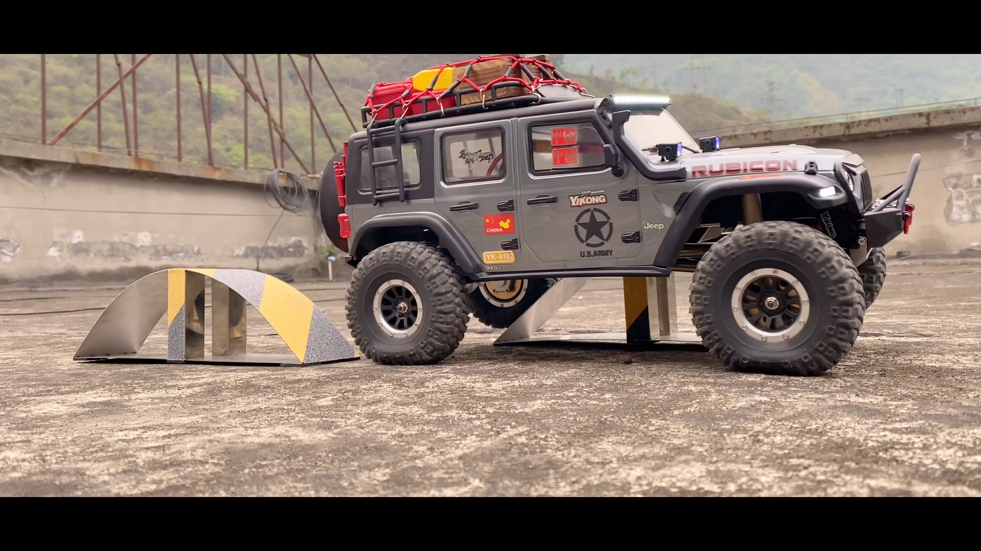 易控4102牧马人rc攀爬车爆改测试,低速挡,前后差速锁全锁,最强模式!