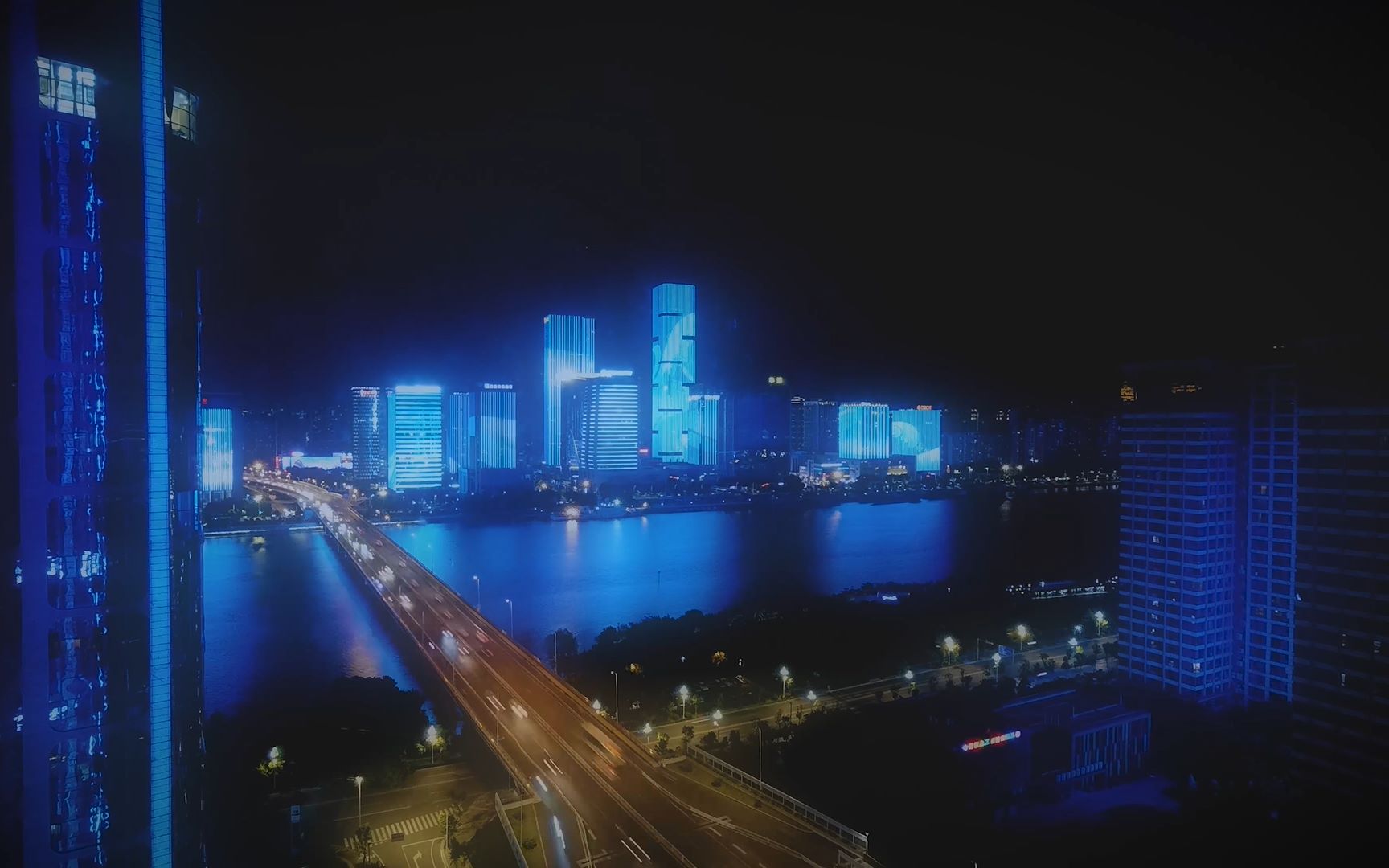 延时摄影#1 - 鳌峰大桥雨夜灯光秀