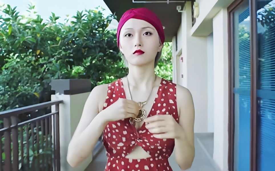 假如美女换装有段位,你觉得哪个更厉害,美女特工一秒换装