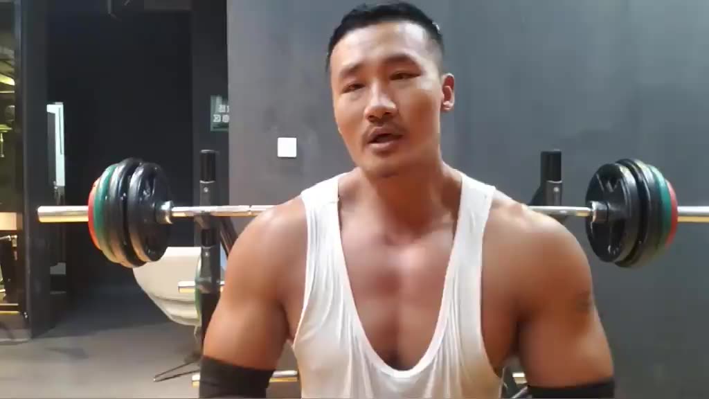 为什么身材好的男人却没有女朋友呢?黑人毅教你发照片!