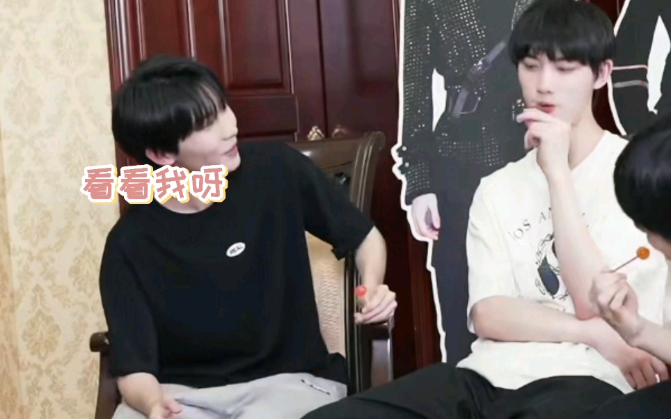 祺鑫马丁小丁竟因为一条浴巾吃醋最后hls却遭遇混合双打