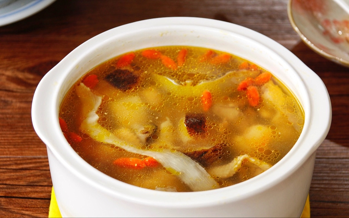 海参鸡汤,澳洲乌参炖鸡汤,加入甘蔗的汤清甜而富含营养