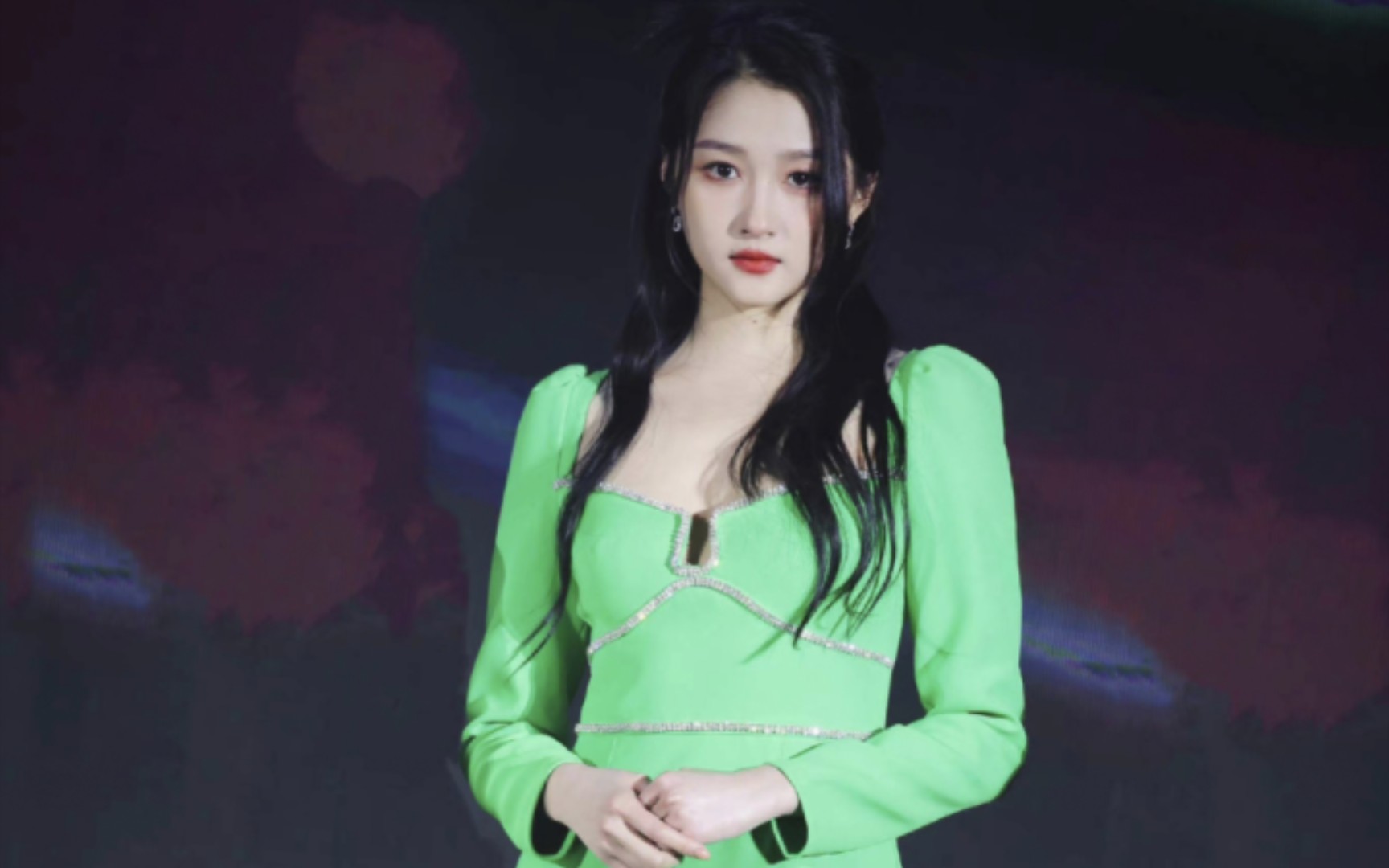 关晓彤荧光绿短裙