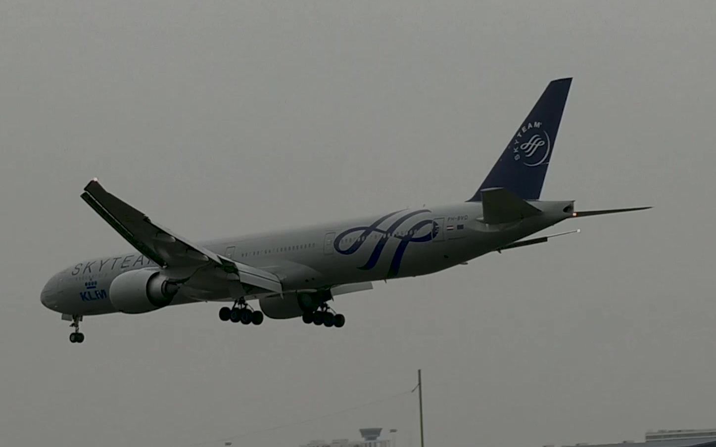 活动  荷兰皇家航空777-300er 天合联盟彩绘 降落杭州萧山国际机场