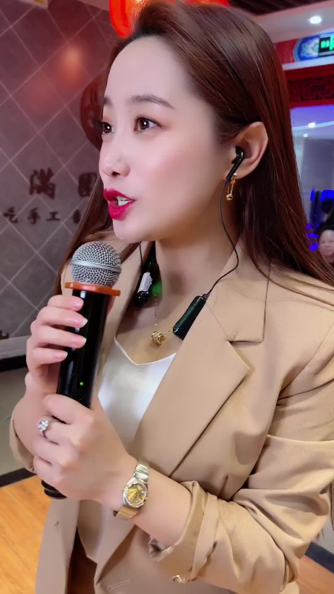 鞍山大晨辰 真人真唱 大晨辰 人美歌甜 招牌笑容(128896)