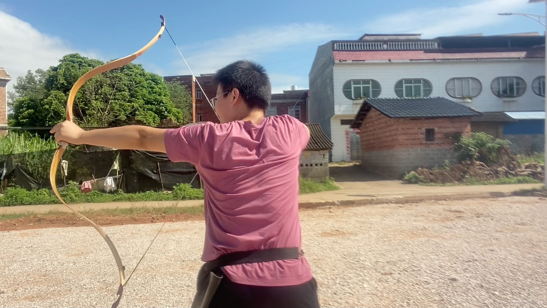 好久没发射箭视频了,秀秀传统弓大拉距和左右开弓!_哔哩哔哩_bilibili
