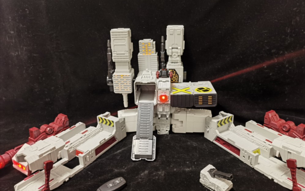 思阳文化 猛大帅y-c001防御要塞 海参威 汽车人 变形玩具