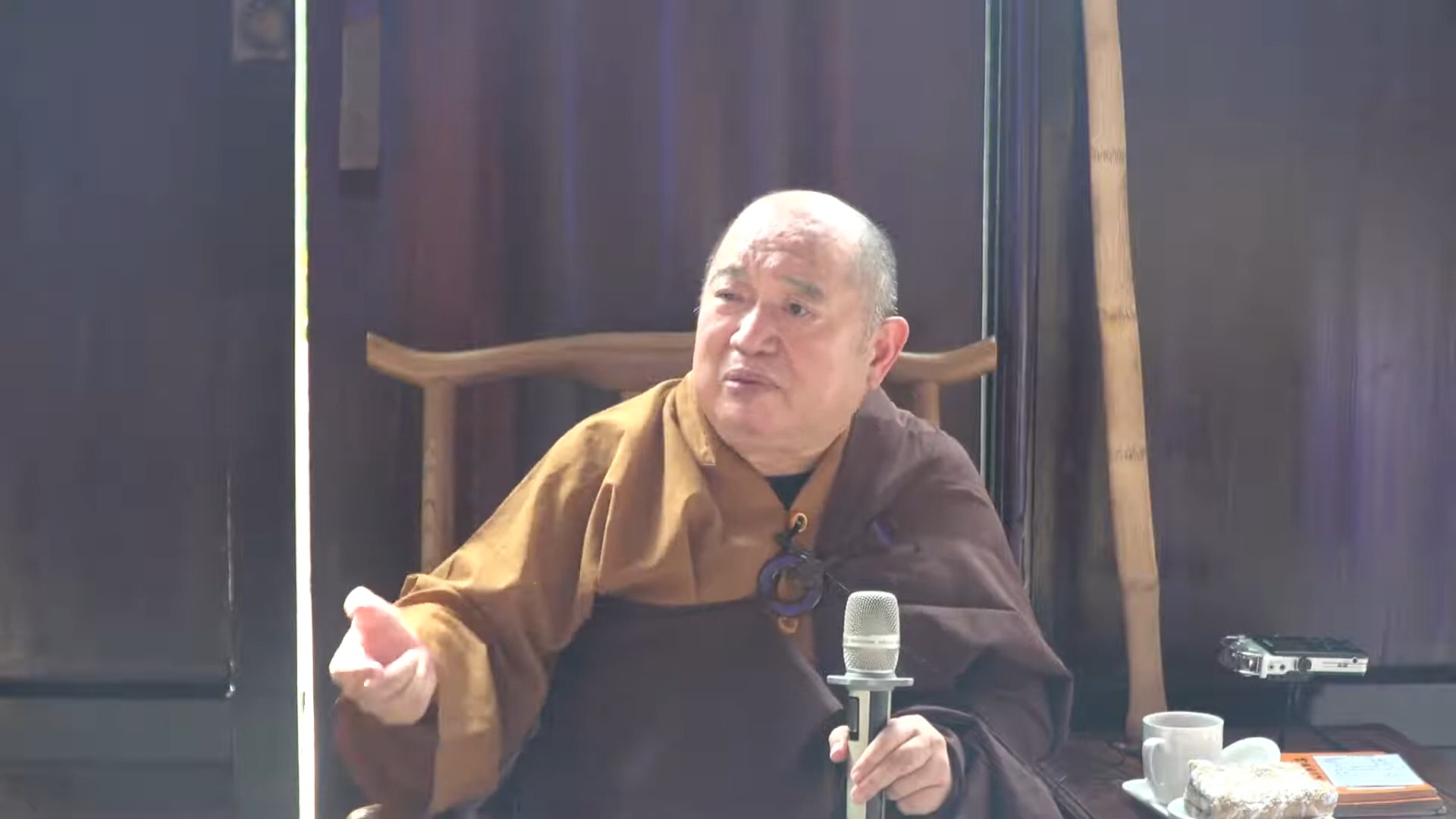 ,直缘诸法实相用功,念念不离自性弥陀