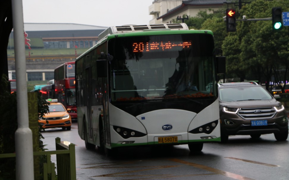 西安公交车纯电动图片