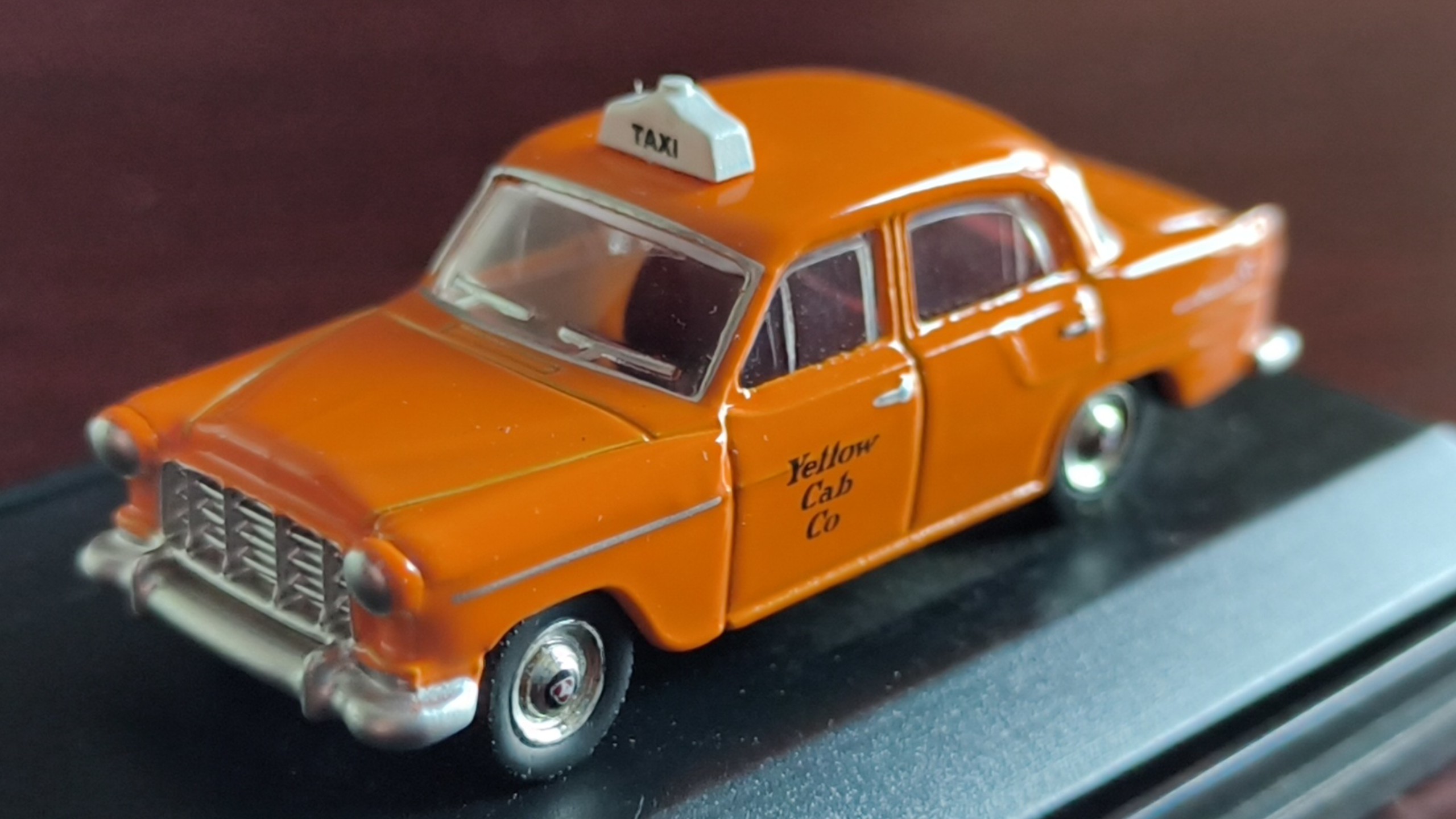 展示解说oxford出品的1/76 oo比例的经典黄色涂装纽约出租车模型