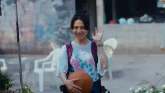 那些擦肩而过的人，总会在不经意间留下些或深或浅的痕迹，一旦错过，便是一生天涯。