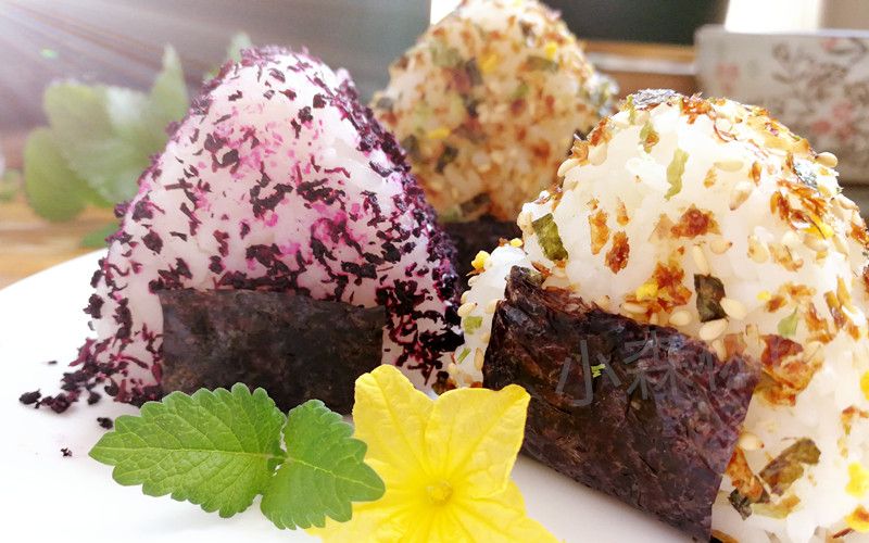 【小森林】超容易做的【鸡肉饭团】一家人就是要整整齐齐_哔哩哔哩