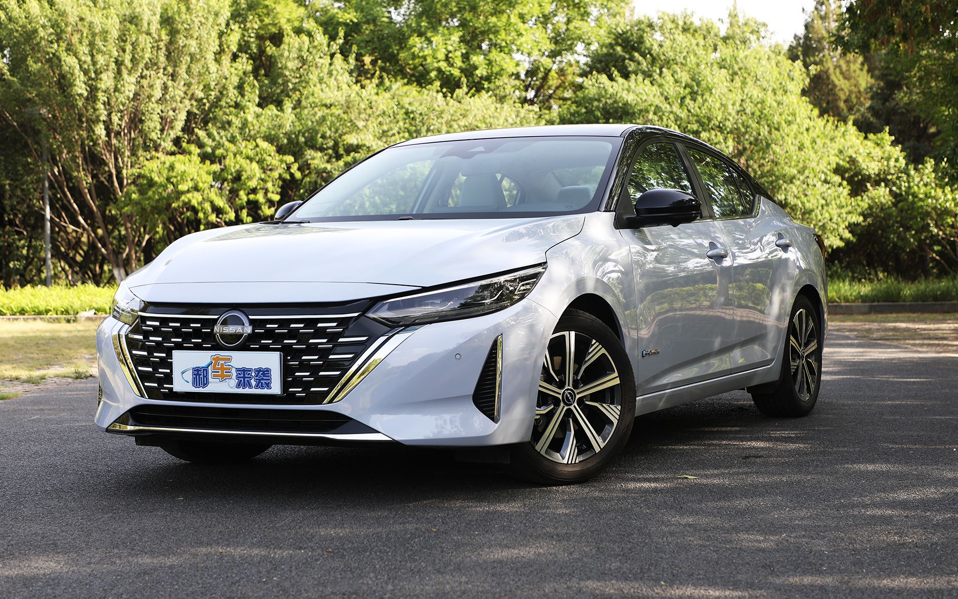 新车轴距超过2米7,百公里油耗不到4l,东风日产轩逸适合哪类人?