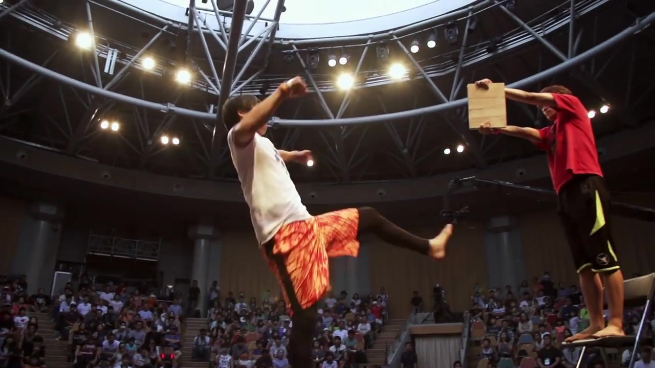 one-on-one tricking battle - red bull kick it 2014