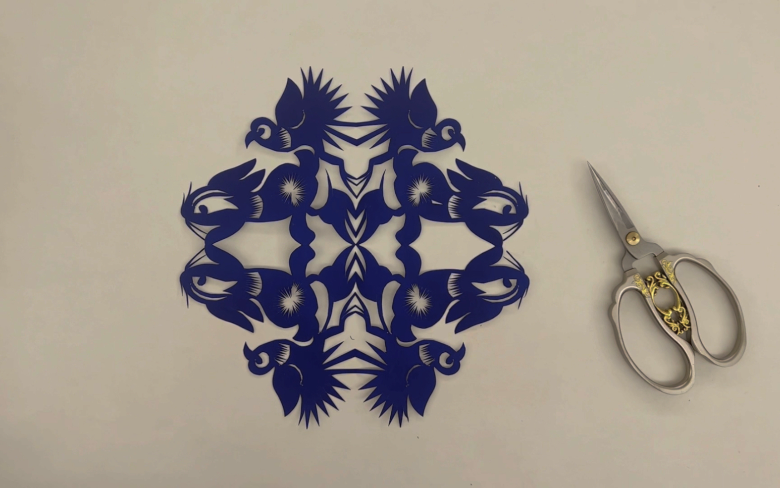 23 团花(鹰踏兔)剪纸