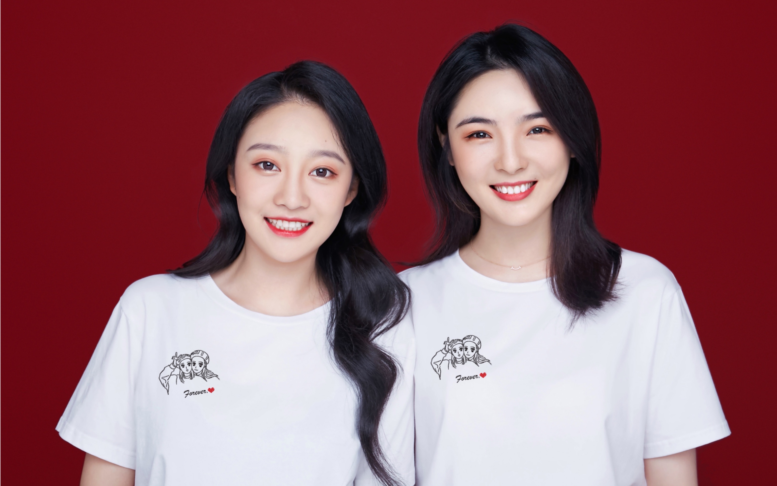 ppl两个女孩的结婚照我们向婚礼又迈了一步期待你为我穿上婚纱的样子