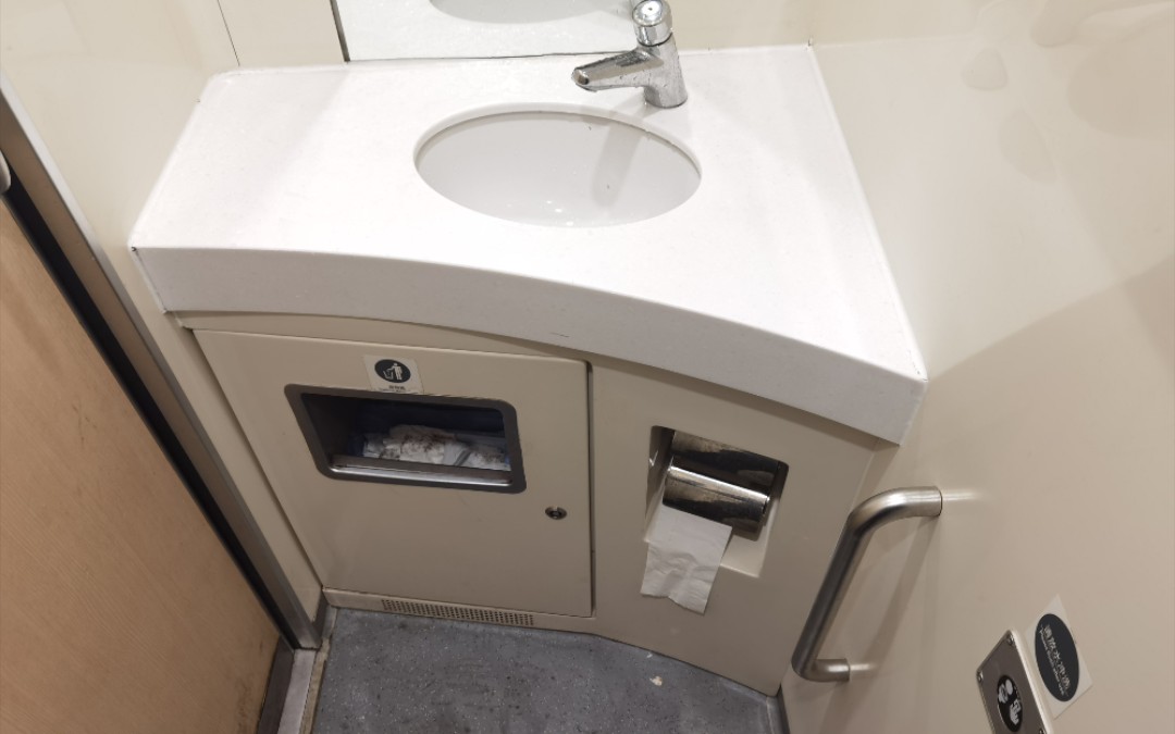 和谐号crh6f厕所