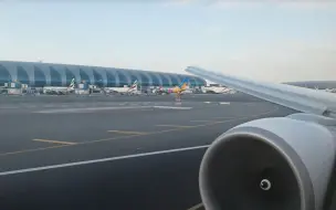 Descargar video: 阿联酋航空波音777-300ER起飞 近距离感受GE90-115B