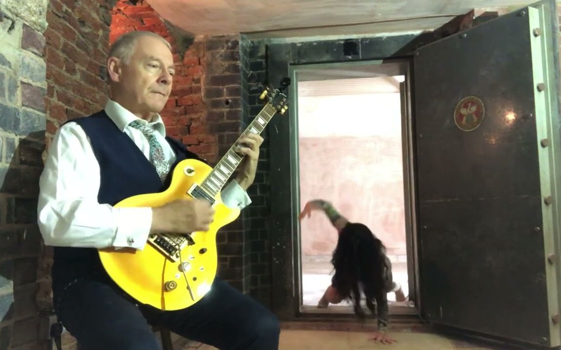 【toyah & robert】robert fripp夫妇于地牢欢庆万圣节倒计时