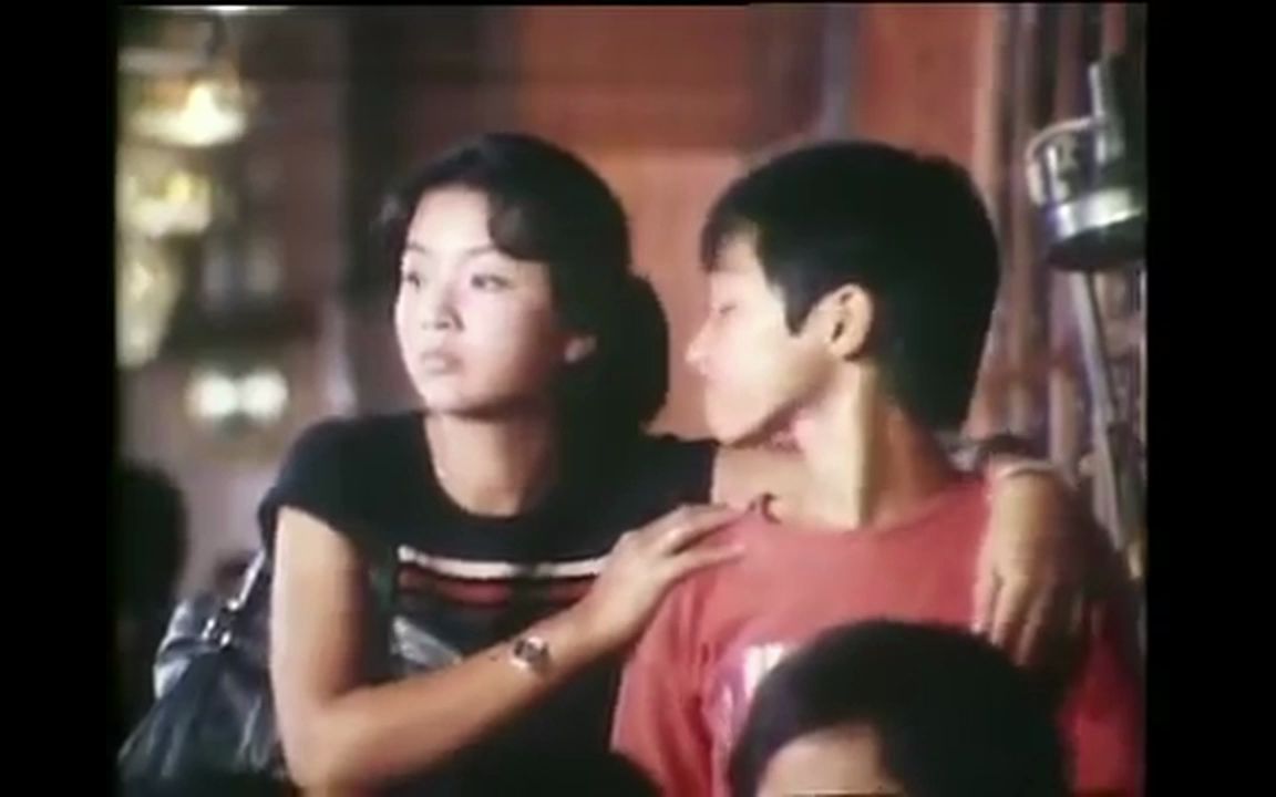 18岁的小龙女陈玉莲饰演可爱小公举,清纯靓丽.1978年姑姑出演香港新浪潮导演代表人物许鞍华导演的《路》,虽然只有18岁但演技出色,深得许鞍华导...