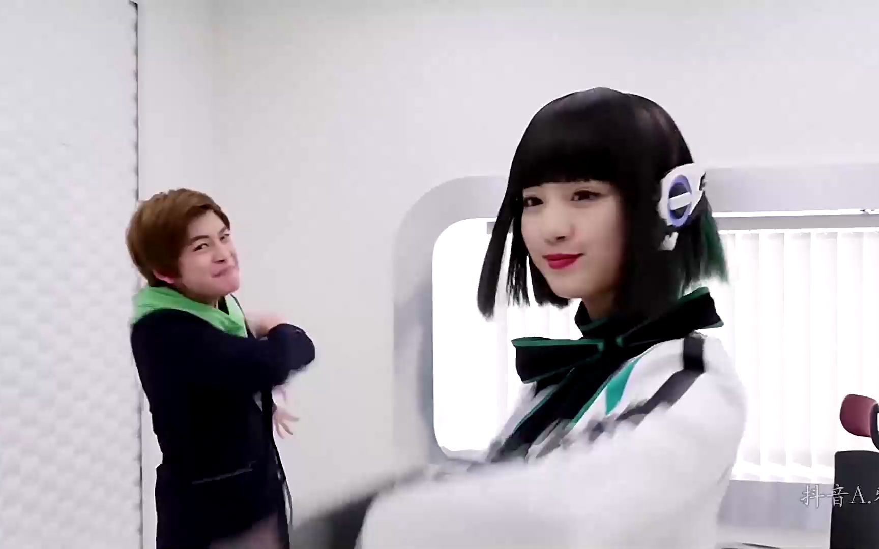 这样可爱的伊兹你还不掏腰带抱走吗!#假面骑士 #特摄剧媒