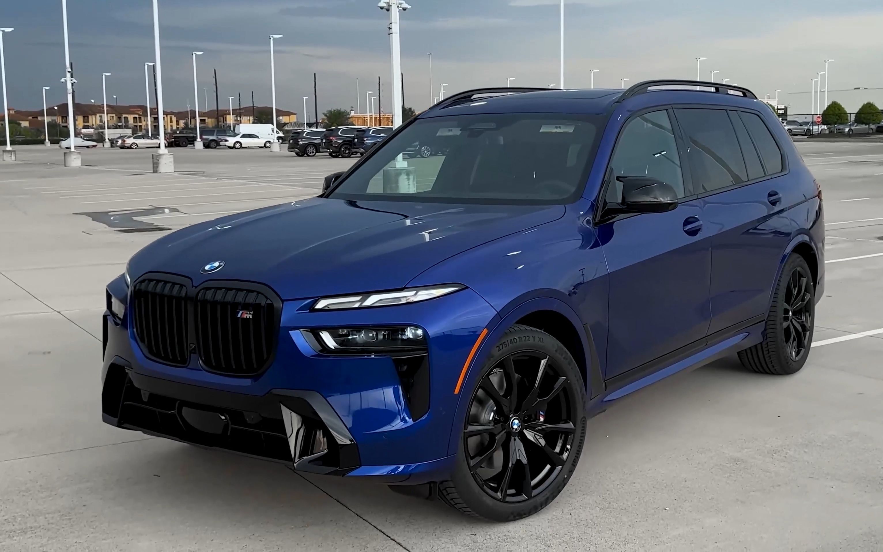 【4k】库里南运动版 宝马x7 m60i 超霸气外观和豪华内饰!