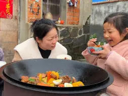 下载视频: 周末孩子在家，媳妇和她们说了啥，不懂就算了，还做大乱炖来奖励