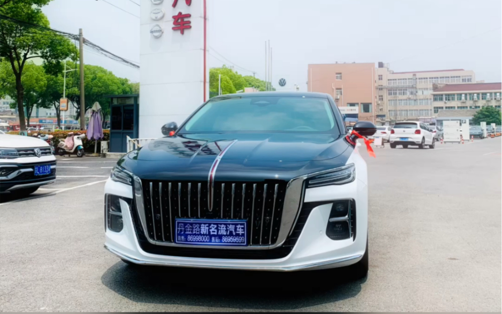 红旗b-concept概念车造型倒梯前格栅尺寸与前大灯相连内嵌竖条幅镀铬